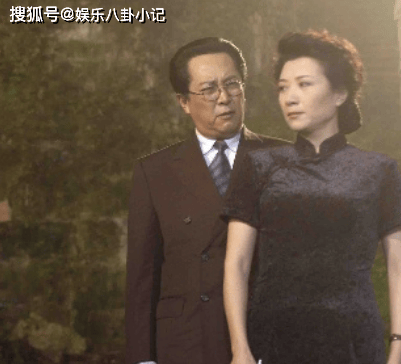 她是孝女，为拯救父母放弃成名，如今61岁婚姻成谜与母亲相依为命