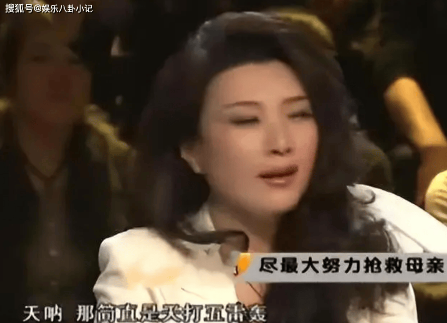 她是孝女，为拯救父母放弃成名，如今61岁婚姻成谜与母亲相依为命