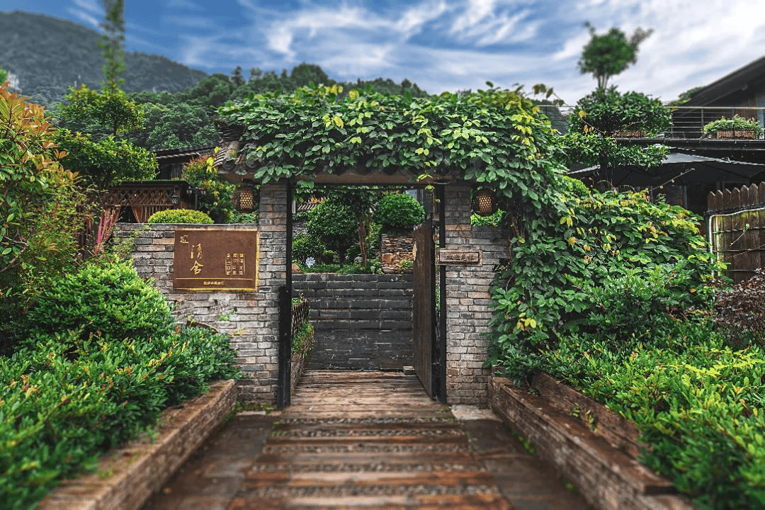 36°的夏天住进24°的民宿，放空发呆