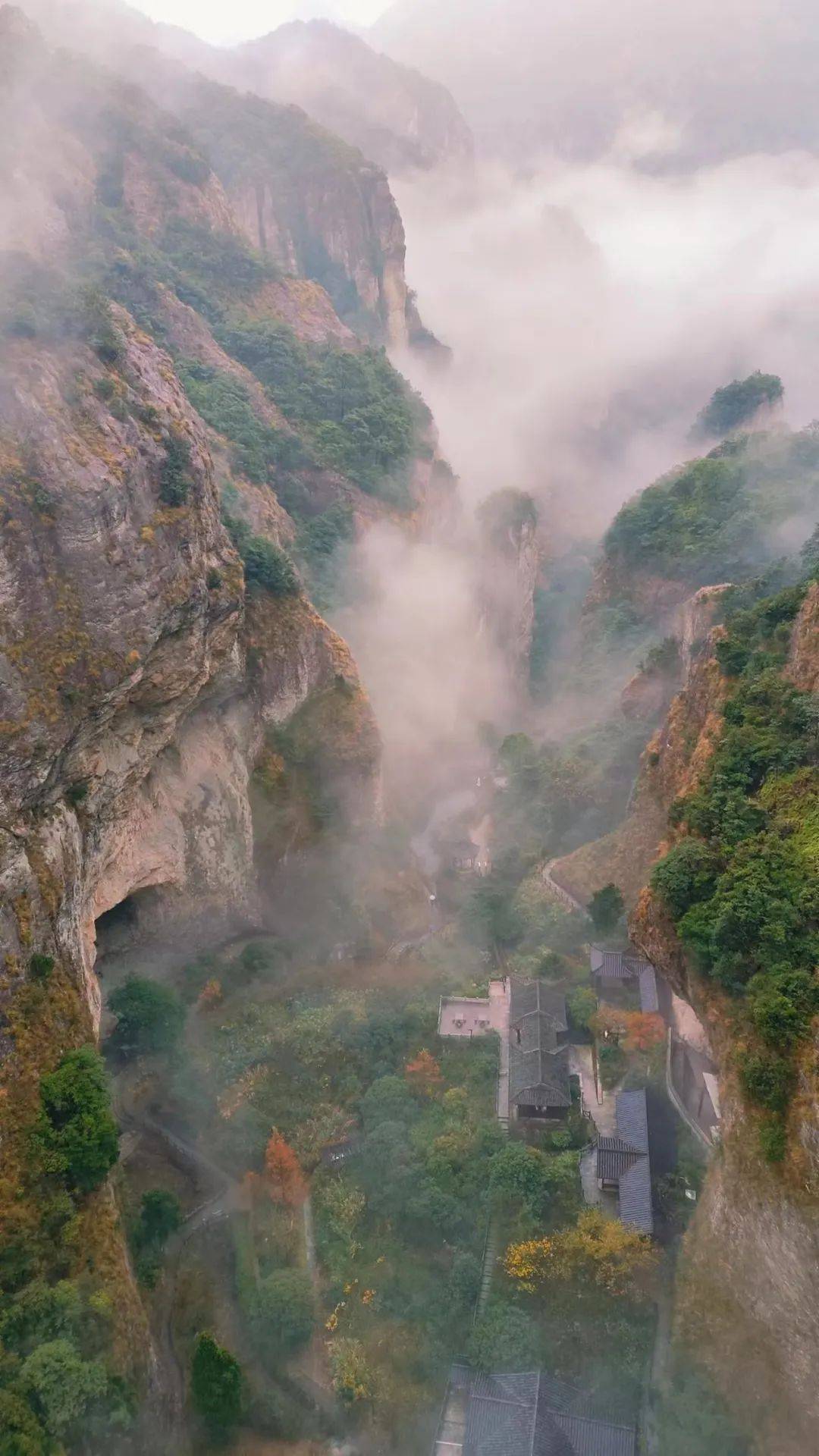 站在青山之巅，不食人间烟火