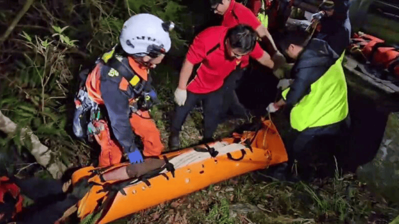 情侣吵架，女生甩门下车后跌落80米山谷！