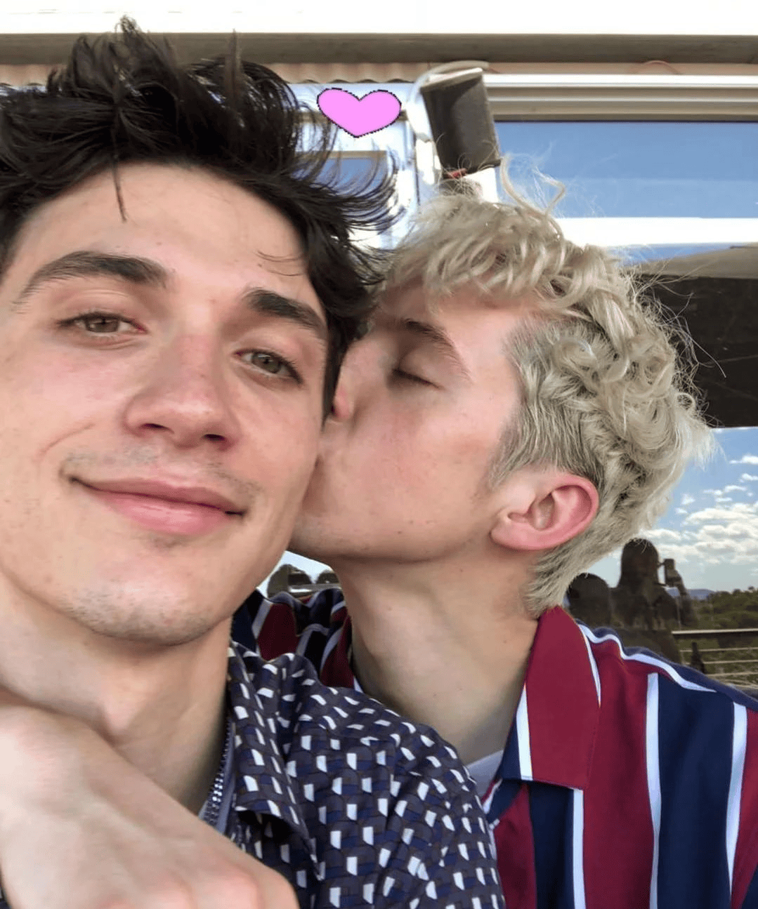 Troye Sivan 穿上婚纱，要结婚了吗？