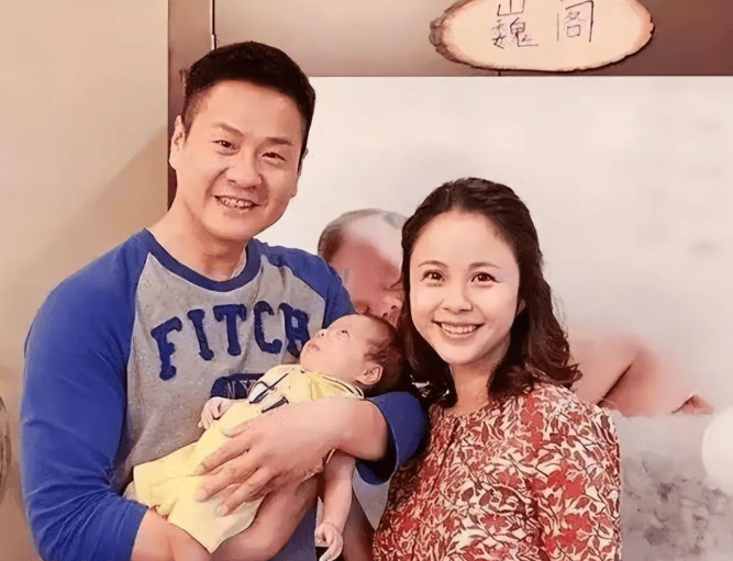 连奕名抛弃糟糠妻娶小8岁杨若兮，今事业落魄前妻却风生水起