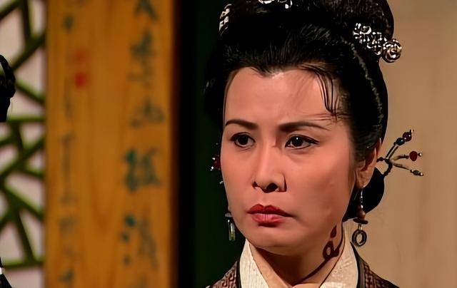 两版《笑傲江湖》主演对比，李亚鹏版本胜在岳不群一家三口