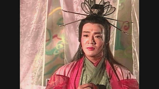 两版《笑傲江湖》主演对比，李亚鹏版本胜在岳不群一家三口