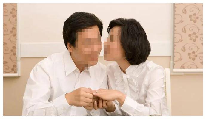 老婆14年出轨6次，老公不忍离婚，老婆：不都是你安排的吗？